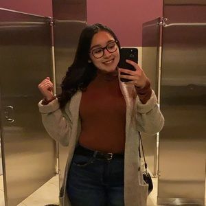 Meet your Posher, Laura